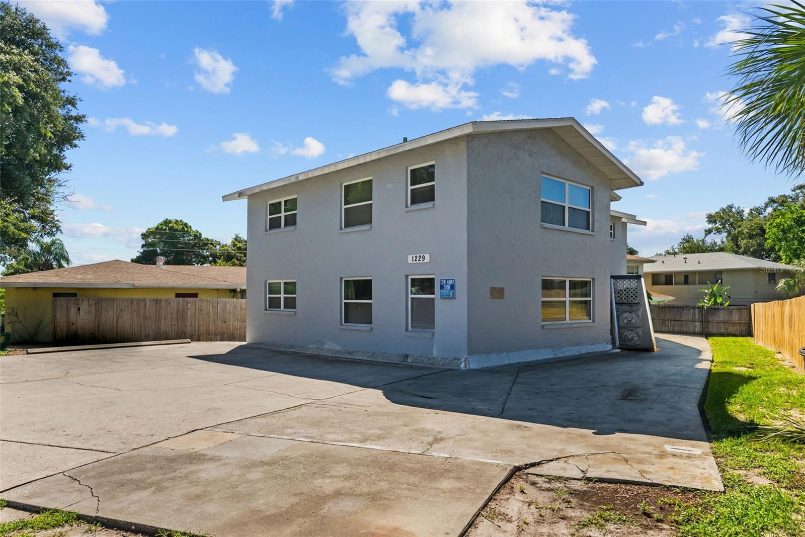 Photo of 1229 FRANKLIN CIRCLE CLEARWATER FL 33756