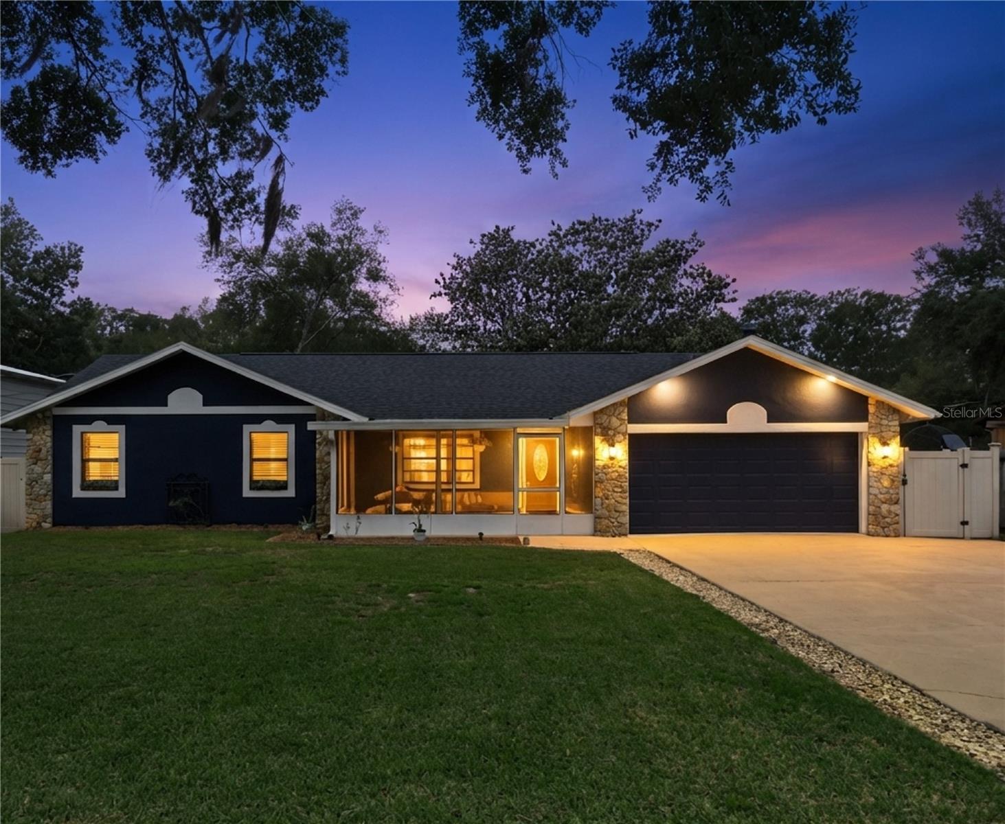 Photo of 27627 LOIS DRIVE TAVARES FL 32778