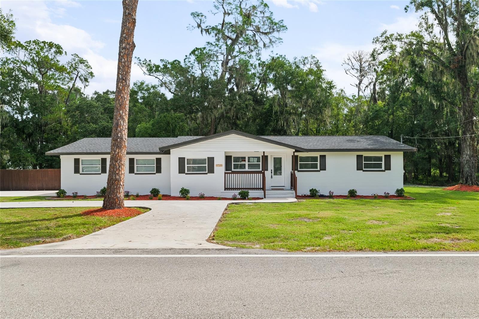 Photo of 1725 WALKER ROAD LAKELAND FL 33810