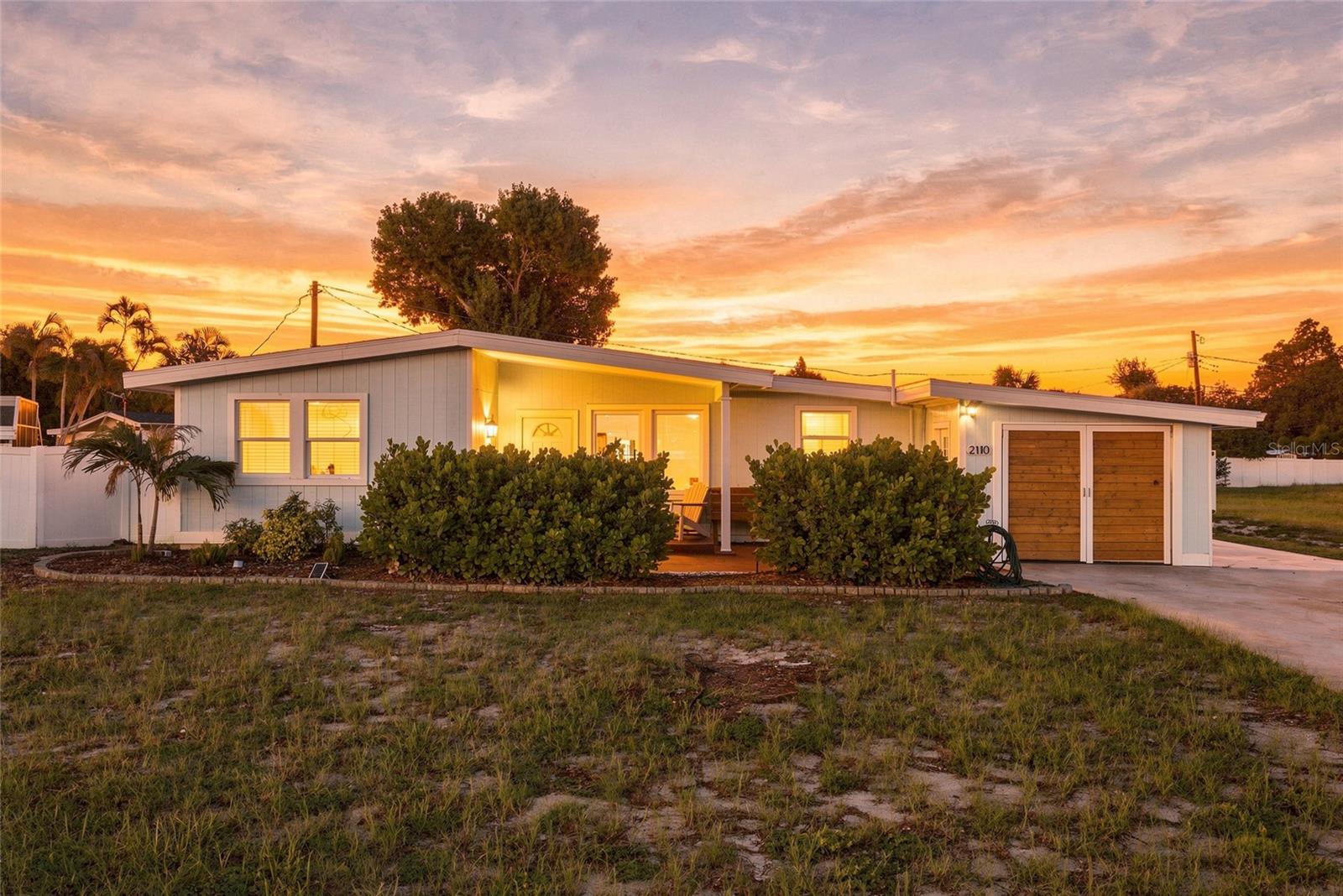 Photo of 2110 ALCAZAR WAY ST PETERSBURG FL 33712