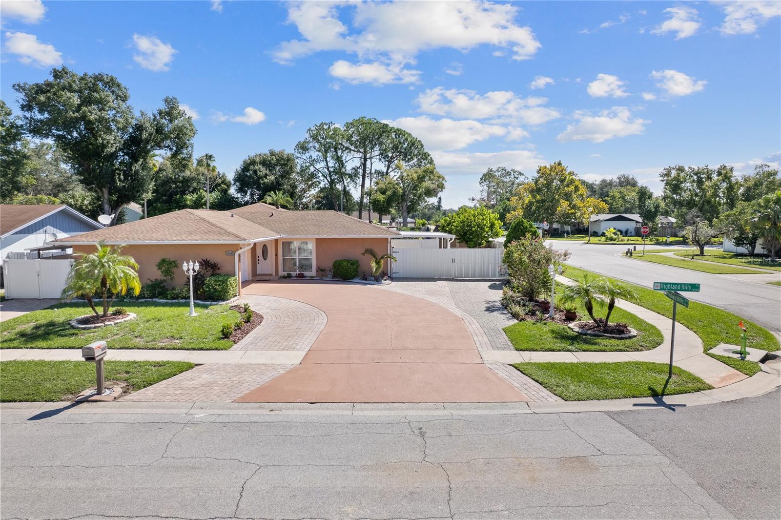 Photo of 14501 HIGHLAND HILLS PLACE TAMPA FL 33625