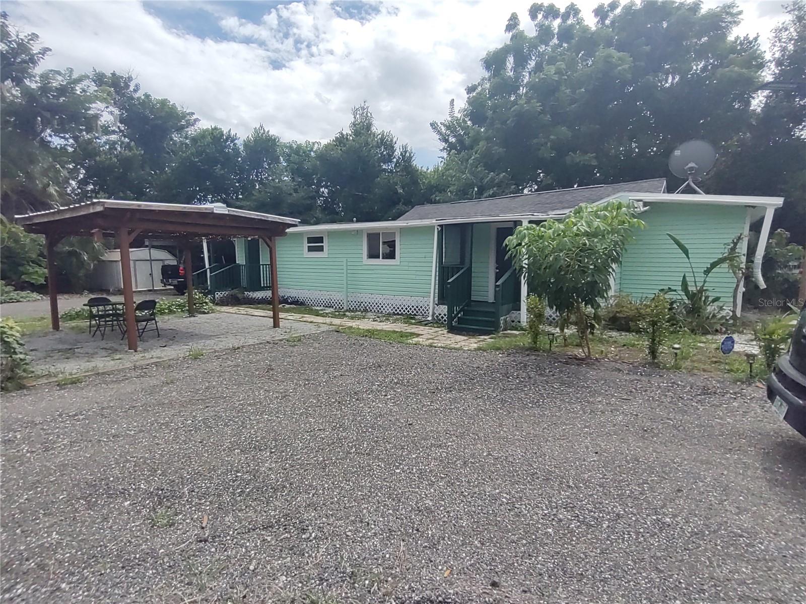 Photo of 901 HIBISCUS COURT TAVARES FL 32778