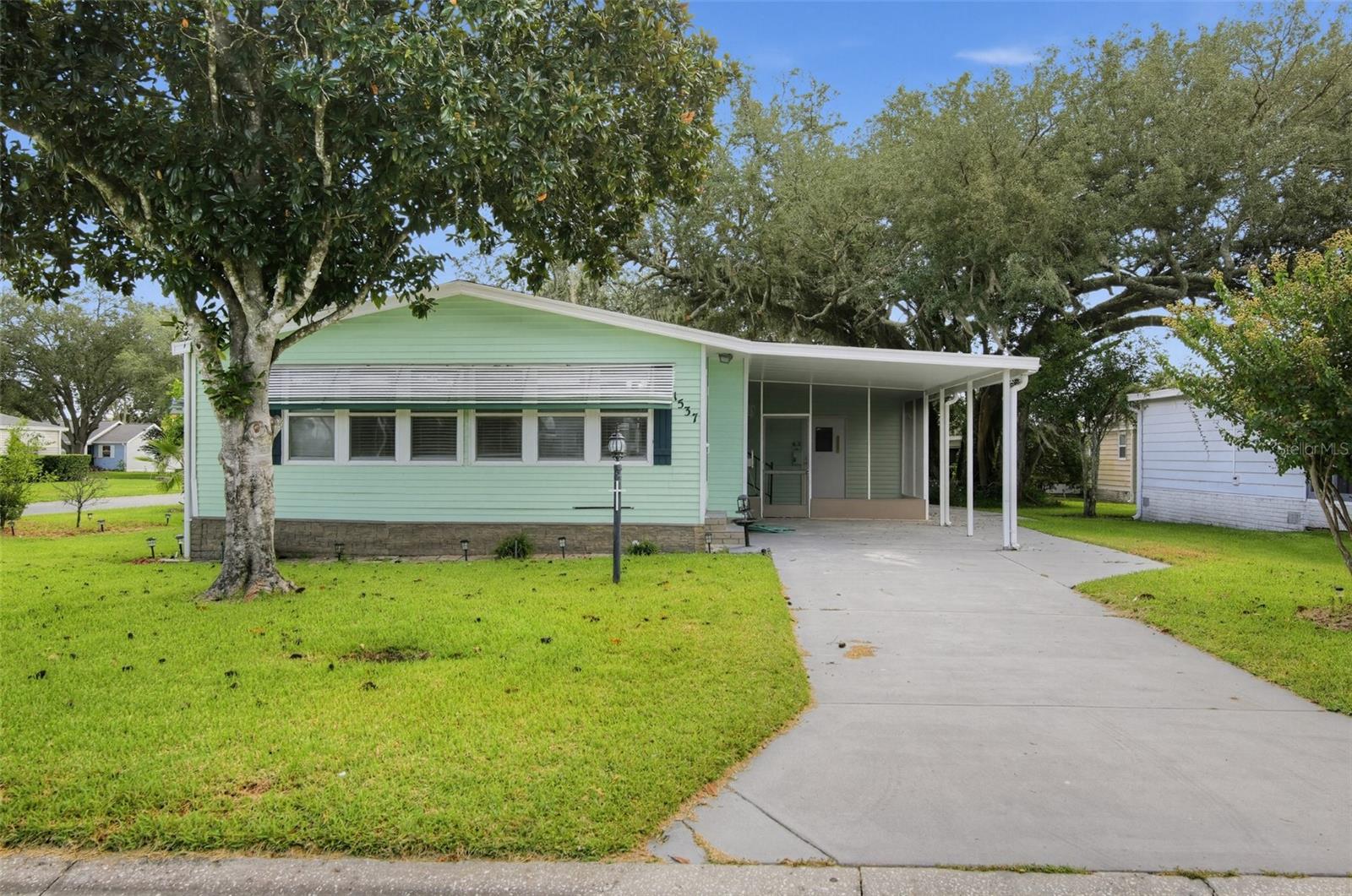 Photo of 1537 E SCHWARTZ BOULEVARD LADY LAKE FL 32159