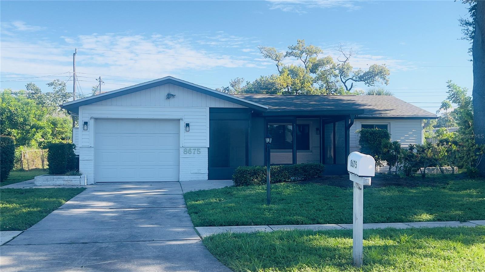 Photo of 8675 LANTANA DRIVE SEMINOLE FL 33777