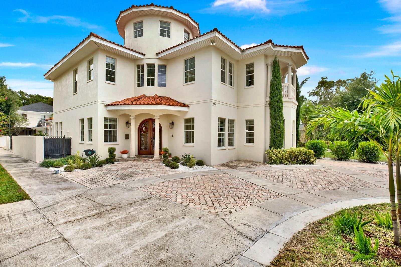 Photo of 2721 N ROYAL COURT TAMPA FL 33602