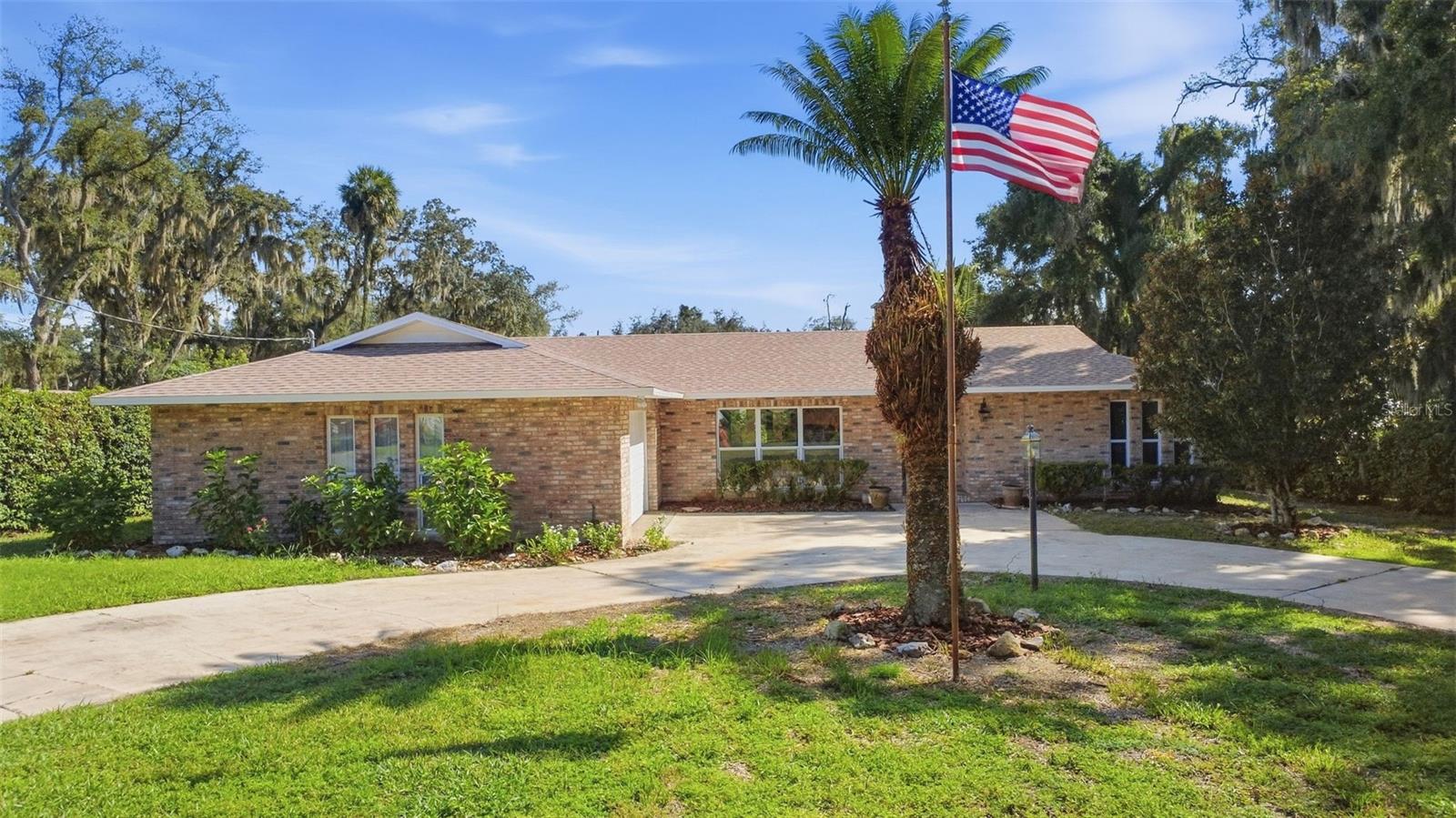 Photo of 1521 N LAKEVIEW AVENUE LEESBURG FL 34748