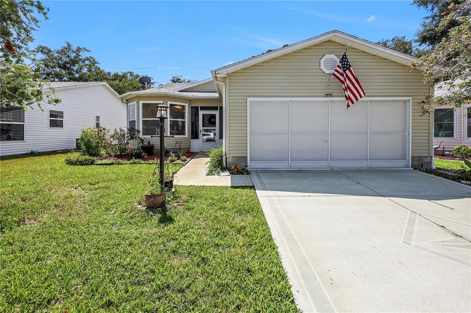 Photo of 642 GLEN OAKS DRIVE LEESBURG FL 34748