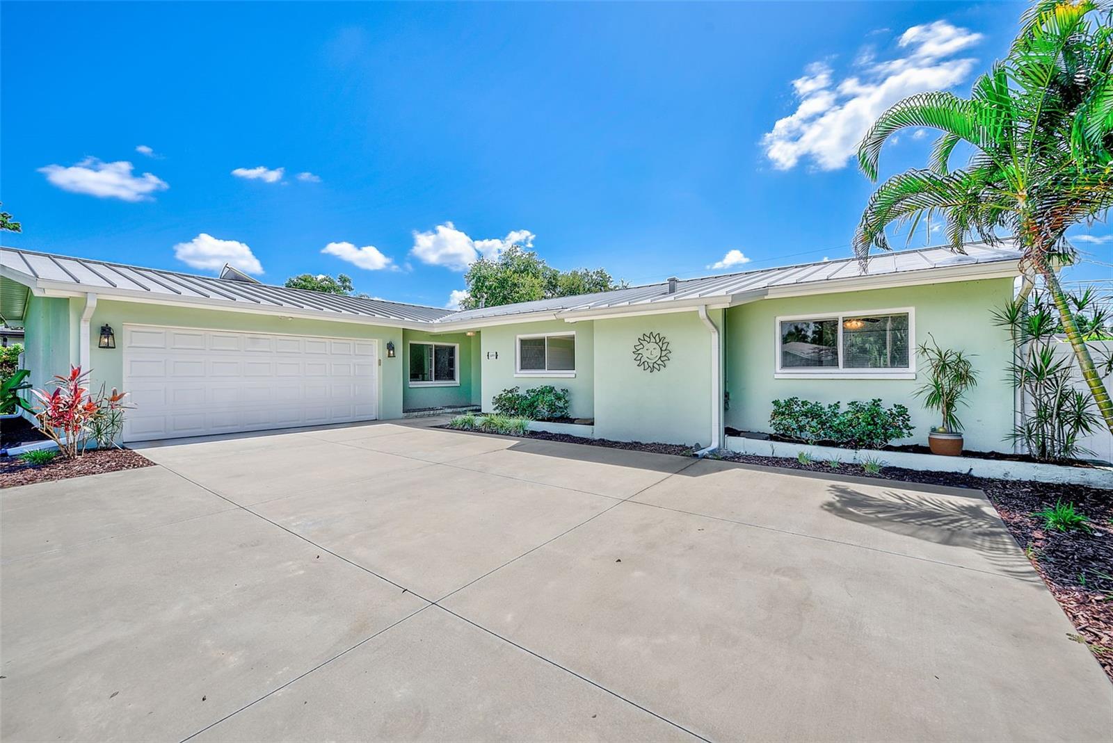 Photo of 809 JACARANDA DRIVE LARGO FL 33770