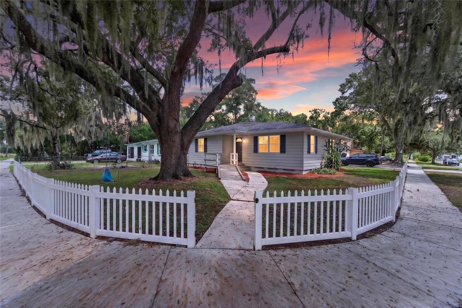Photo of 703 INTERLACHEN PKWY LAKELAND FL 33801
