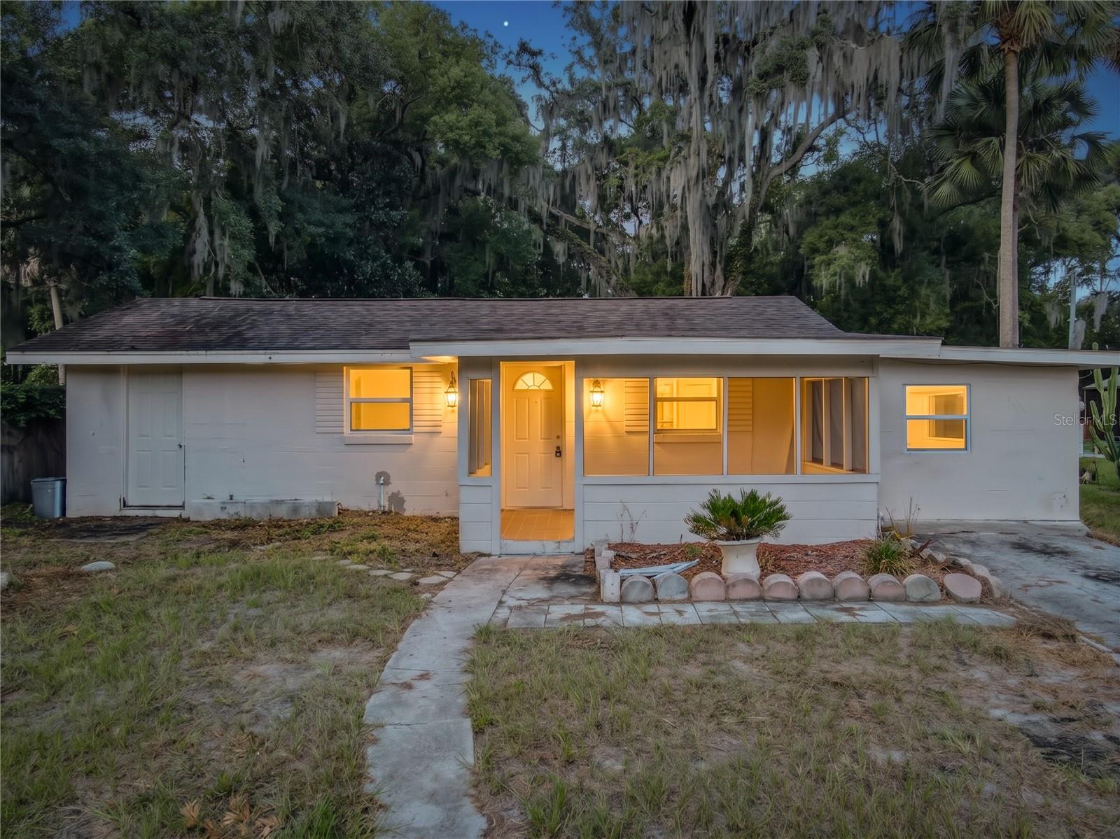 Photo of 318 S MASSACHUSETTS AVENUE DELAND FL 32724