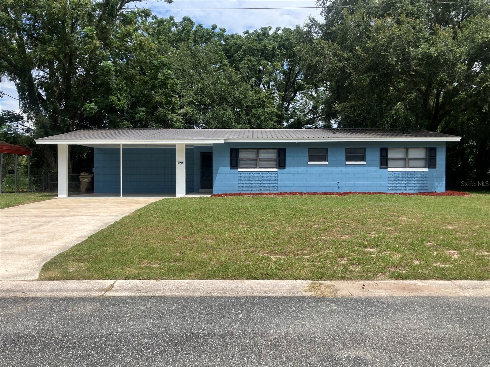 Photo of 2013 LIVE OAK DRIVE FRUITLAND PARK FL 34731