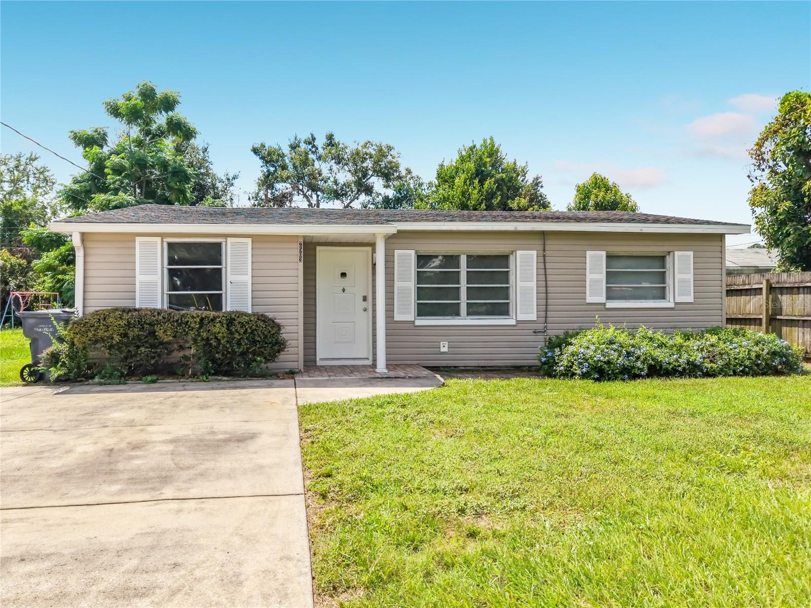 Photo of 2503 CETRA COURT LAKELAND FL 33801