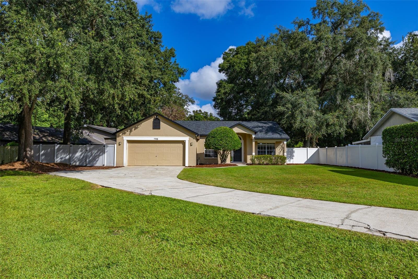 Photo of 7918 LAKESIDE WOODS DRIVE ORLANDO FL 32810
