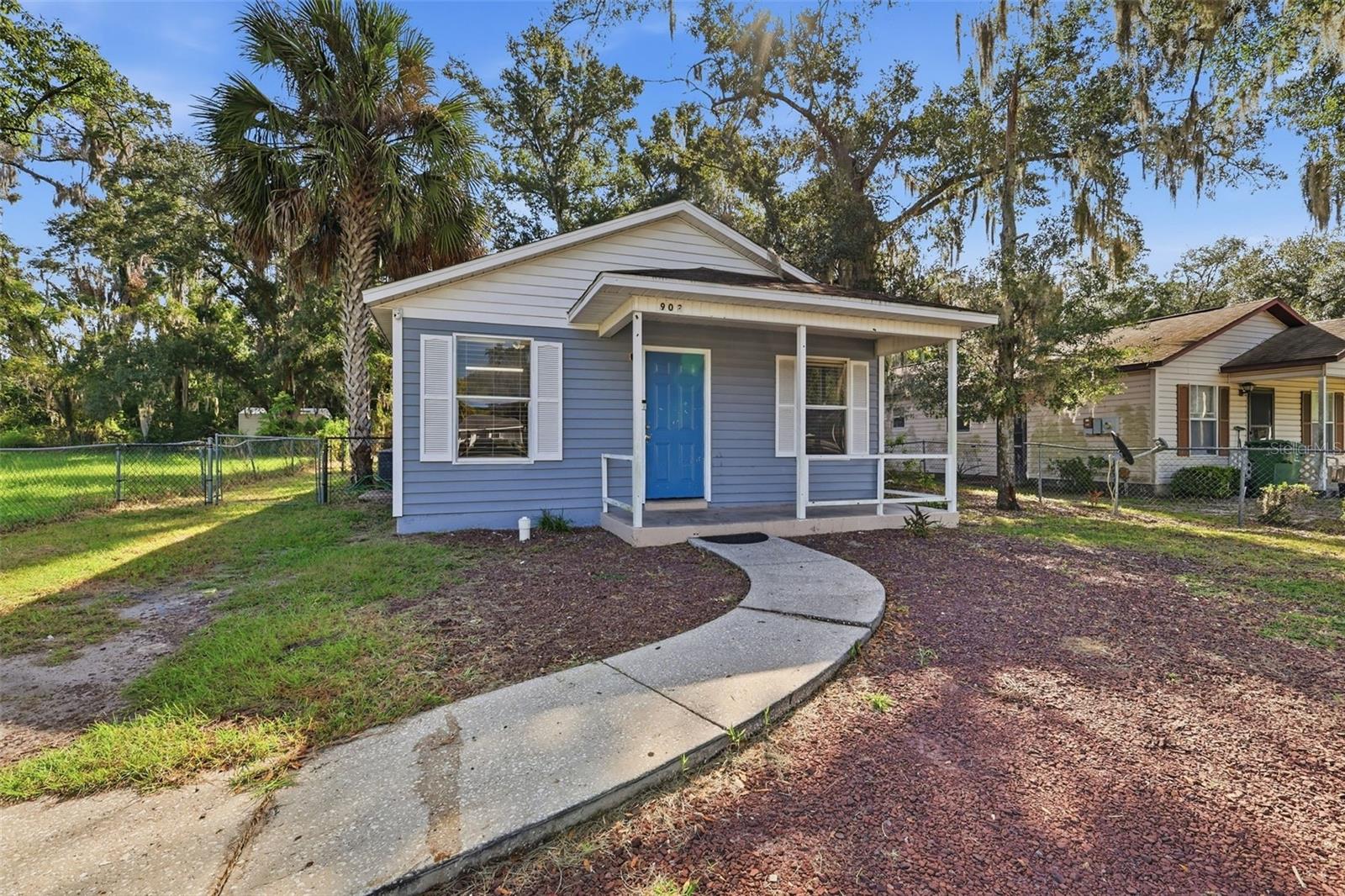 Photo of 902 TALLADEGA STREET LEESBURG FL 34748