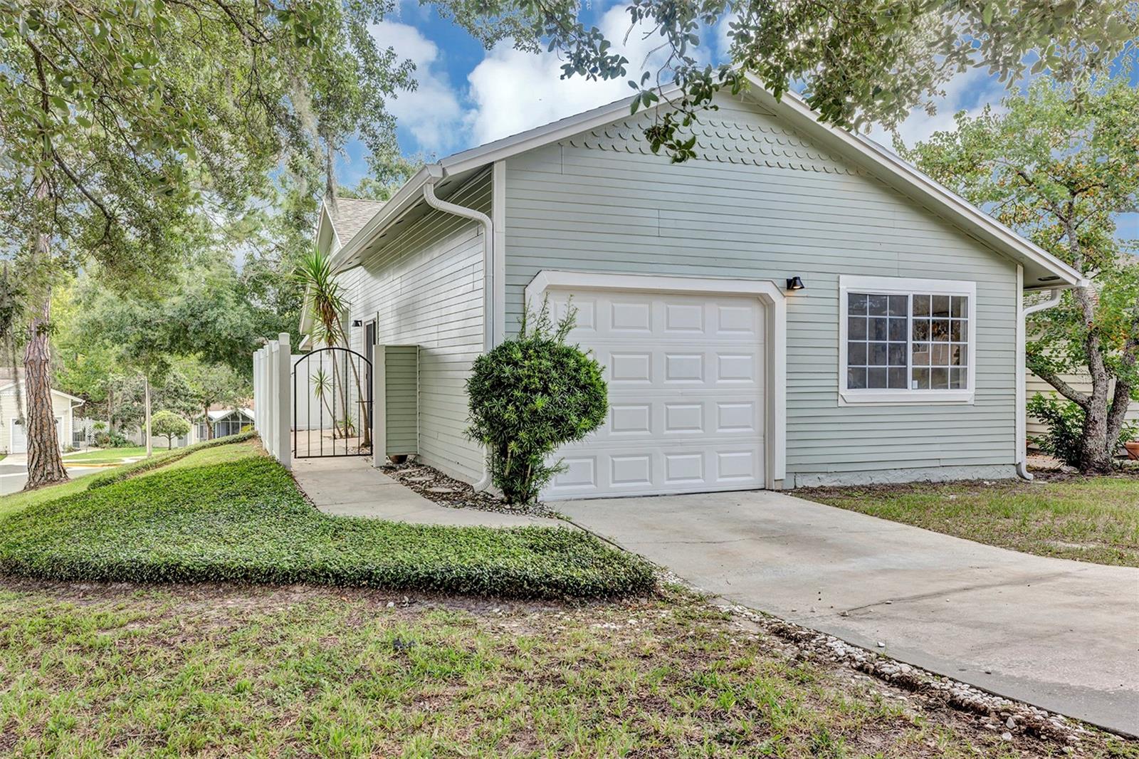 Photo of 568 ABINGTON COURT APOPKA FL 32703