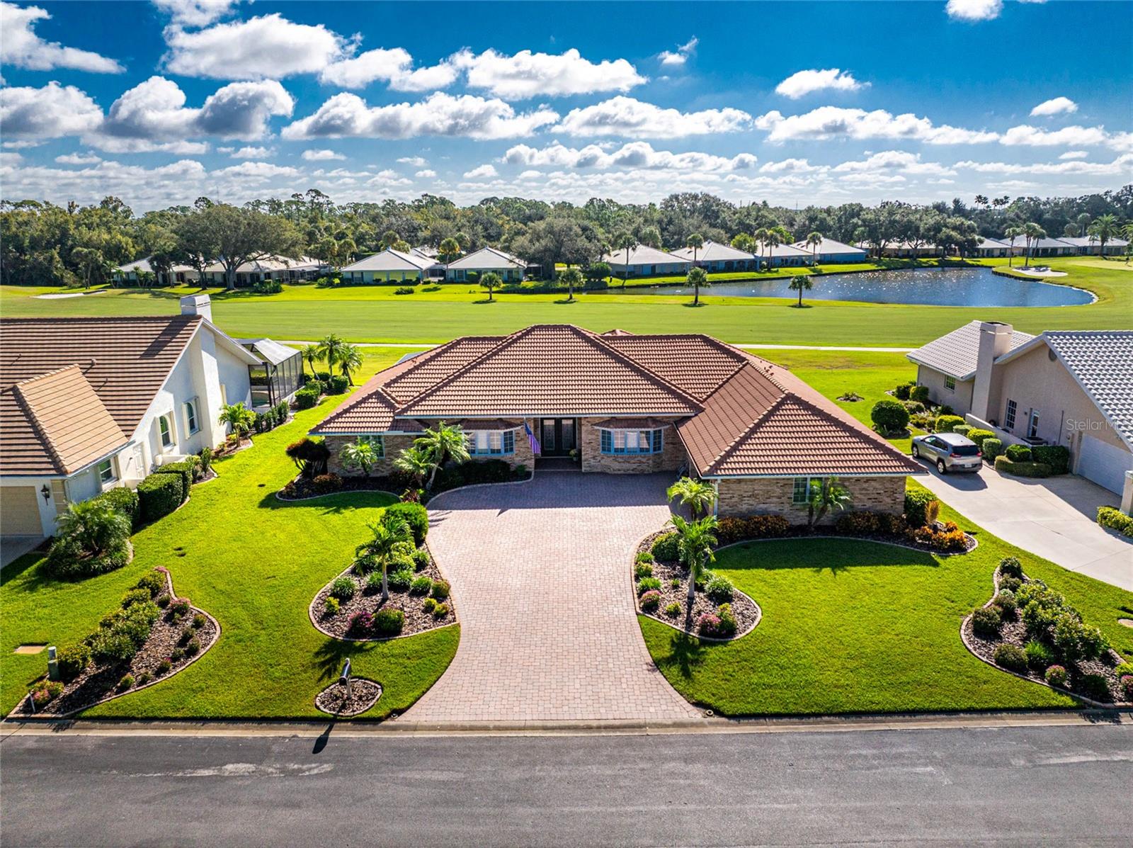 Photo of 810 CARNOUSTIE DRIVE VENICE FL 34293