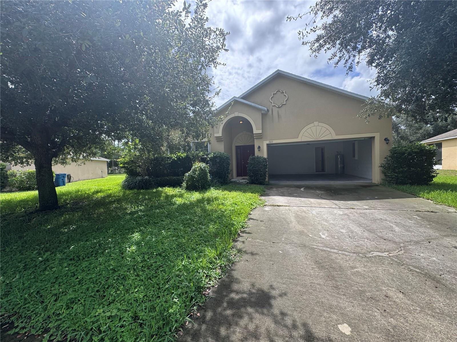Photo of 1013 EVANS LOOP LAKE WALES FL 33853