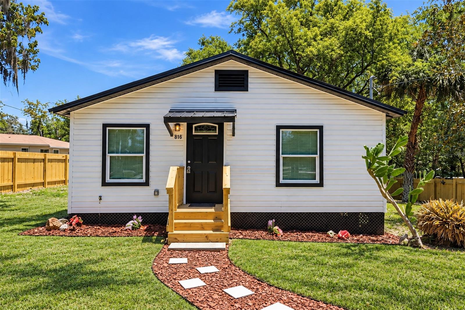 Photo of 816 WOODLAND AVENUE LEESBURG FL 34748