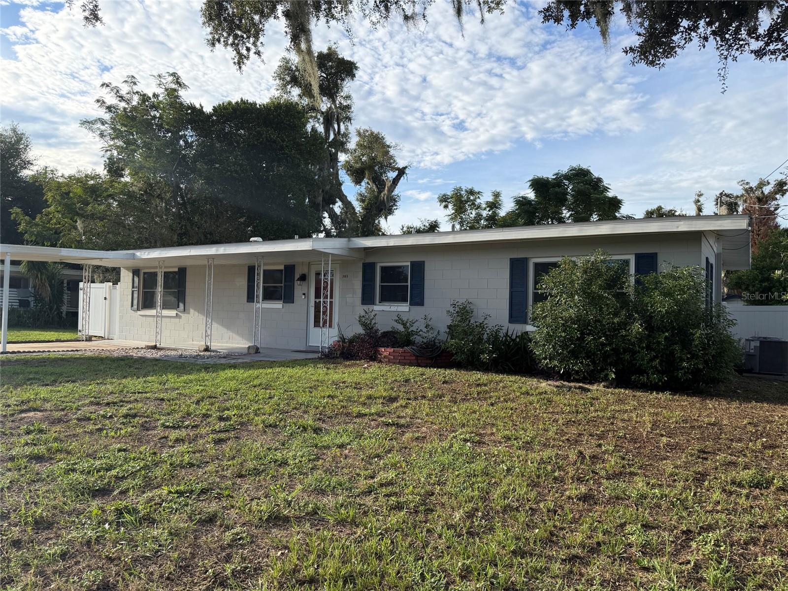 Photo of 303 WINDEMERE AVENUE EUSTIS FL 32726