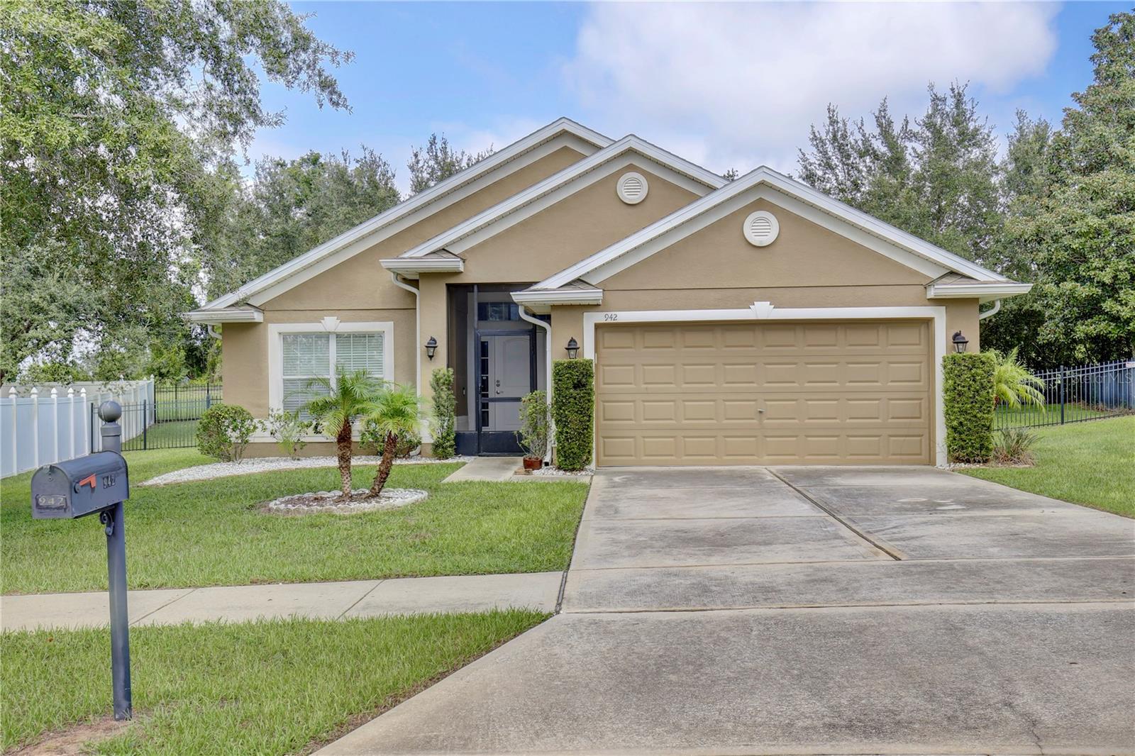 Photo of 942 WILLOW OAK LOOP MINNEOLA FL 34715