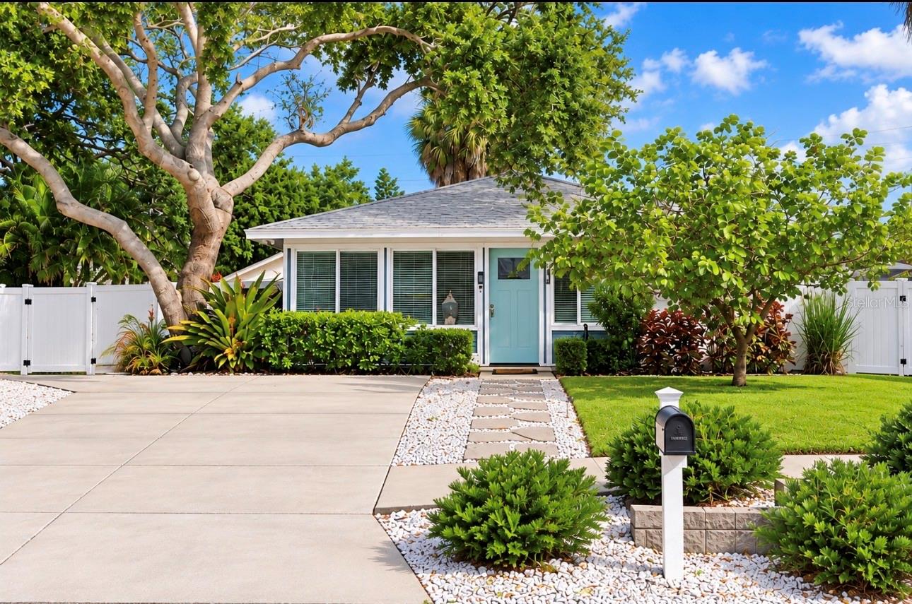 Photo of 614 LYNDHURST STREET DUNEDIN FL 34698