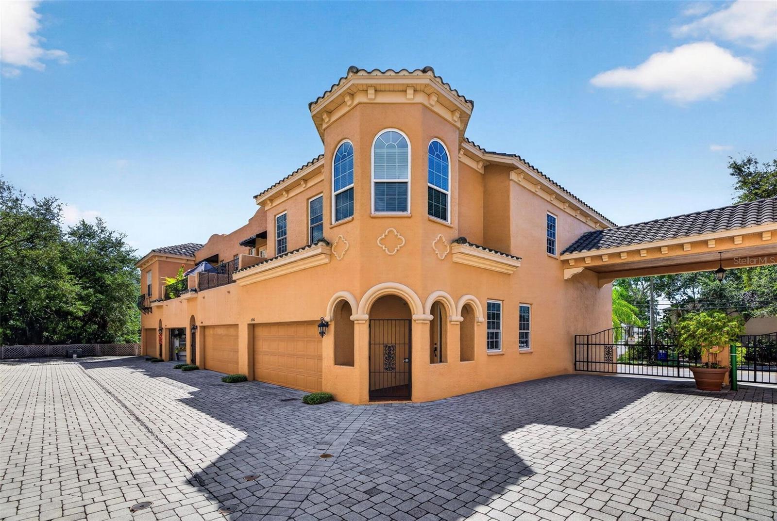 Photo of 2908 HANSEN MANOR LANE TAMPA FL 33611