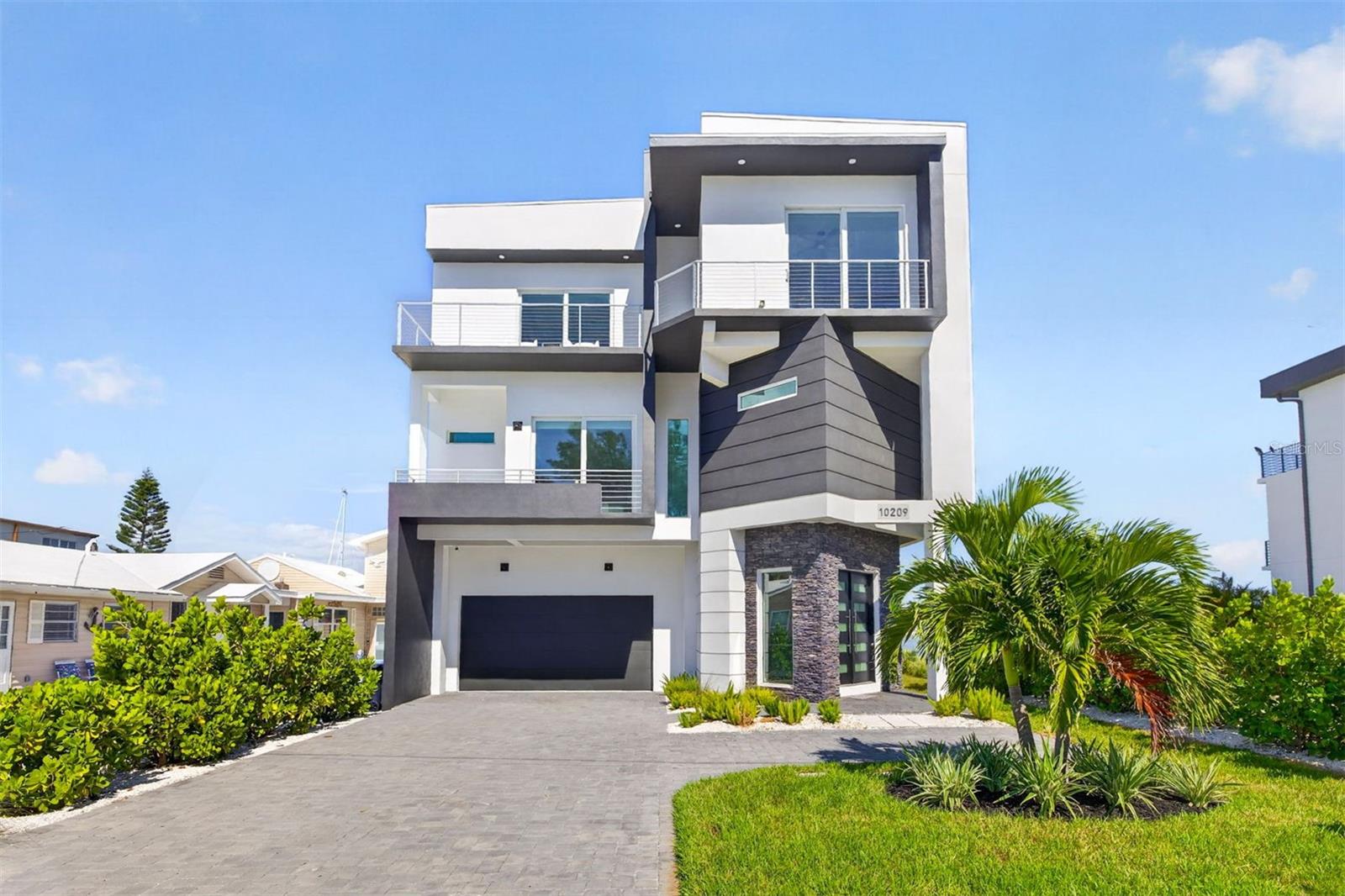 Photo of 10209 GULF BOULEVARD TREASURE ISLAND FL 33706