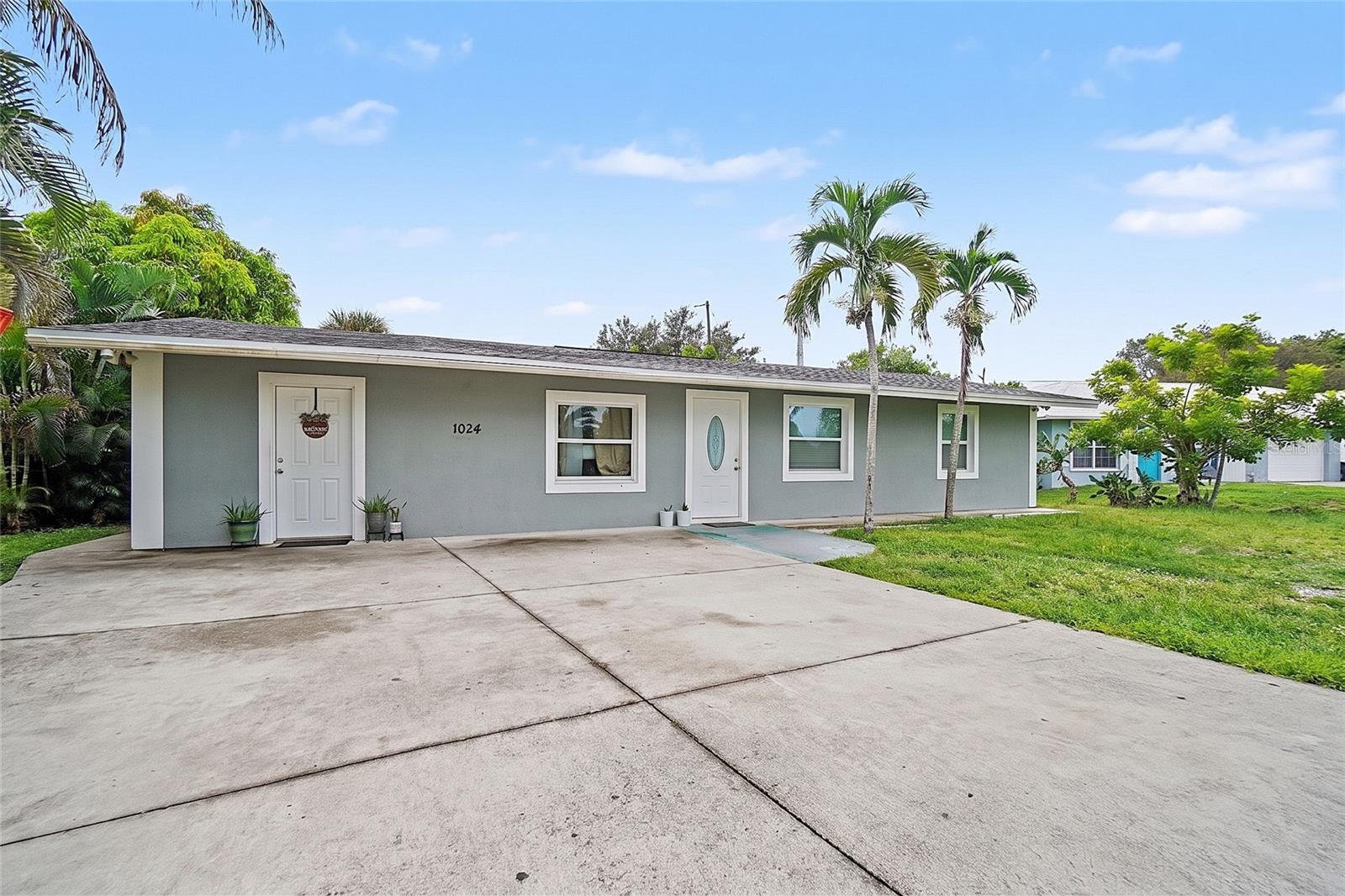 Photo of 1024 S ALHAMBRA CIRCLE NAPLES FL 34103