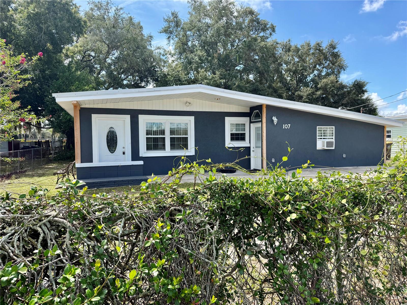 Photo of 107 SHIRLEY COURT EAGLE LAKE FL 33839