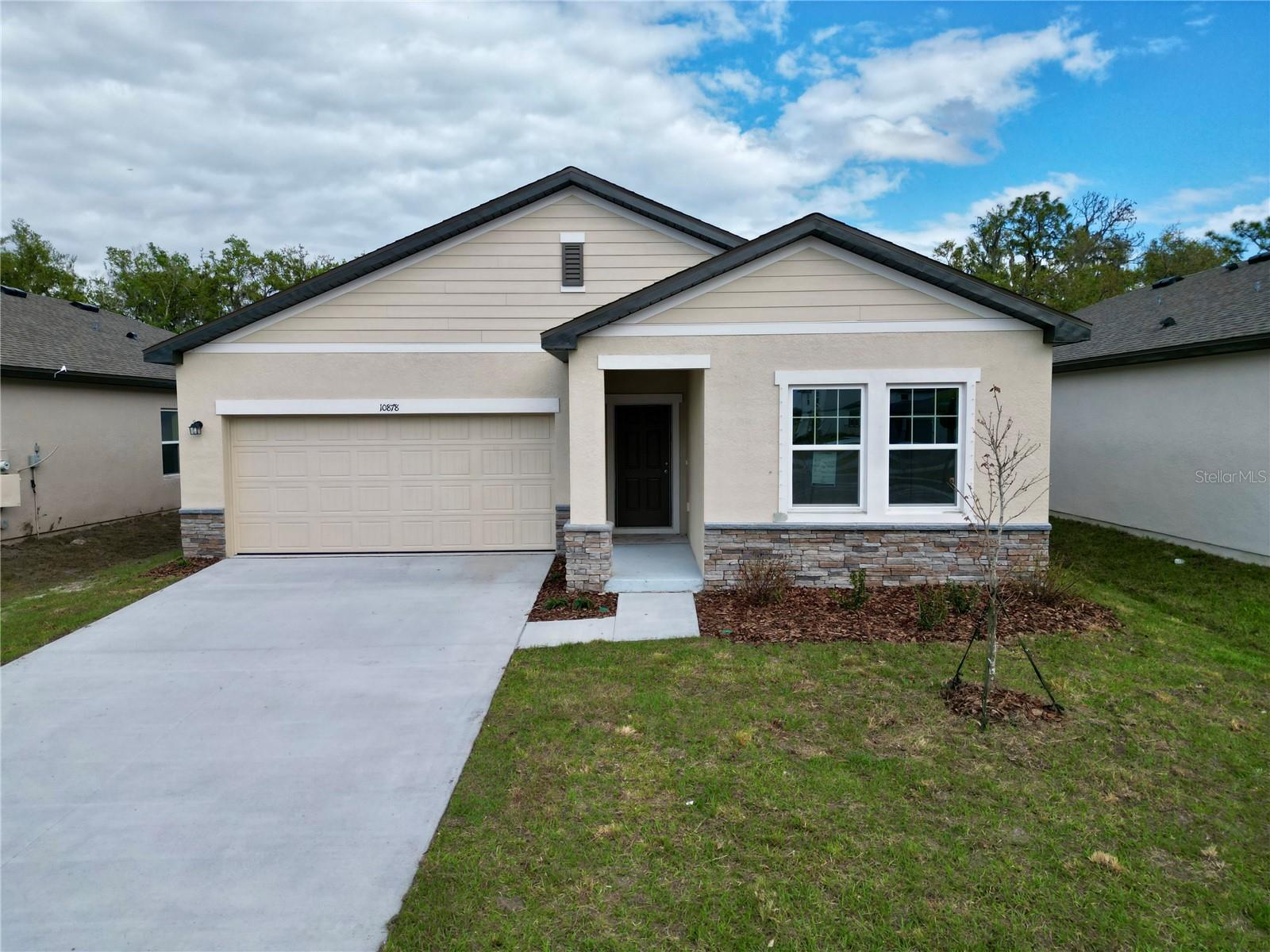 Photo of 10861 CURVING CREEK LOOP PARRISH FL 34219