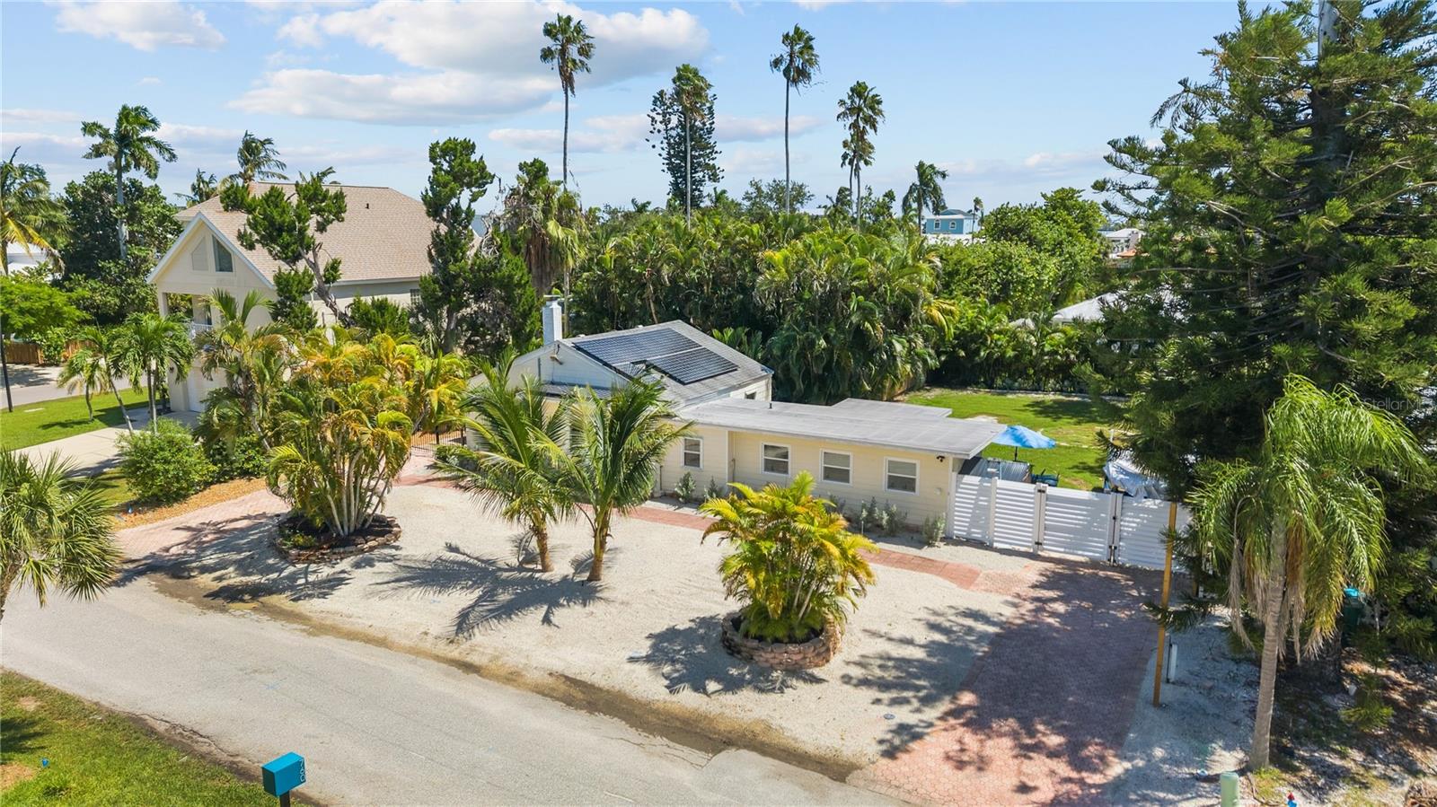 Photo of 760 LONGBOAT COURT LONGBOAT KEY FL 34228