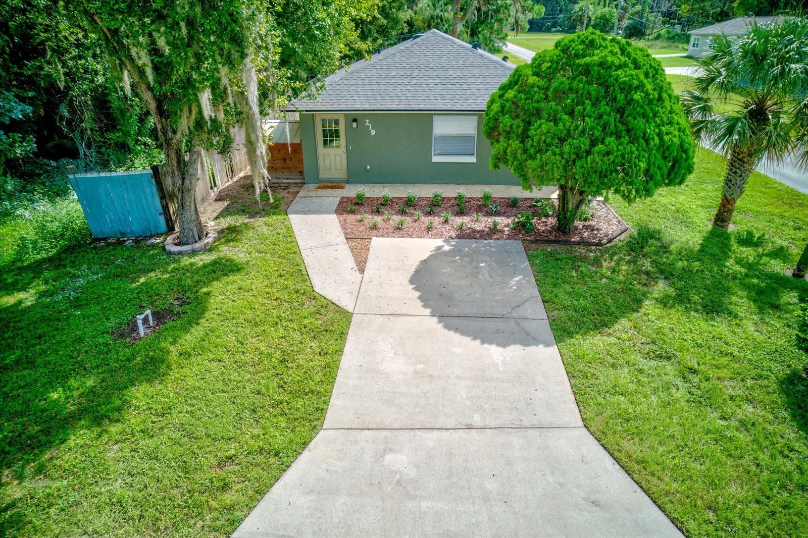 Photo of 219 CUMMINGS STREET OAK HILL FL 32759