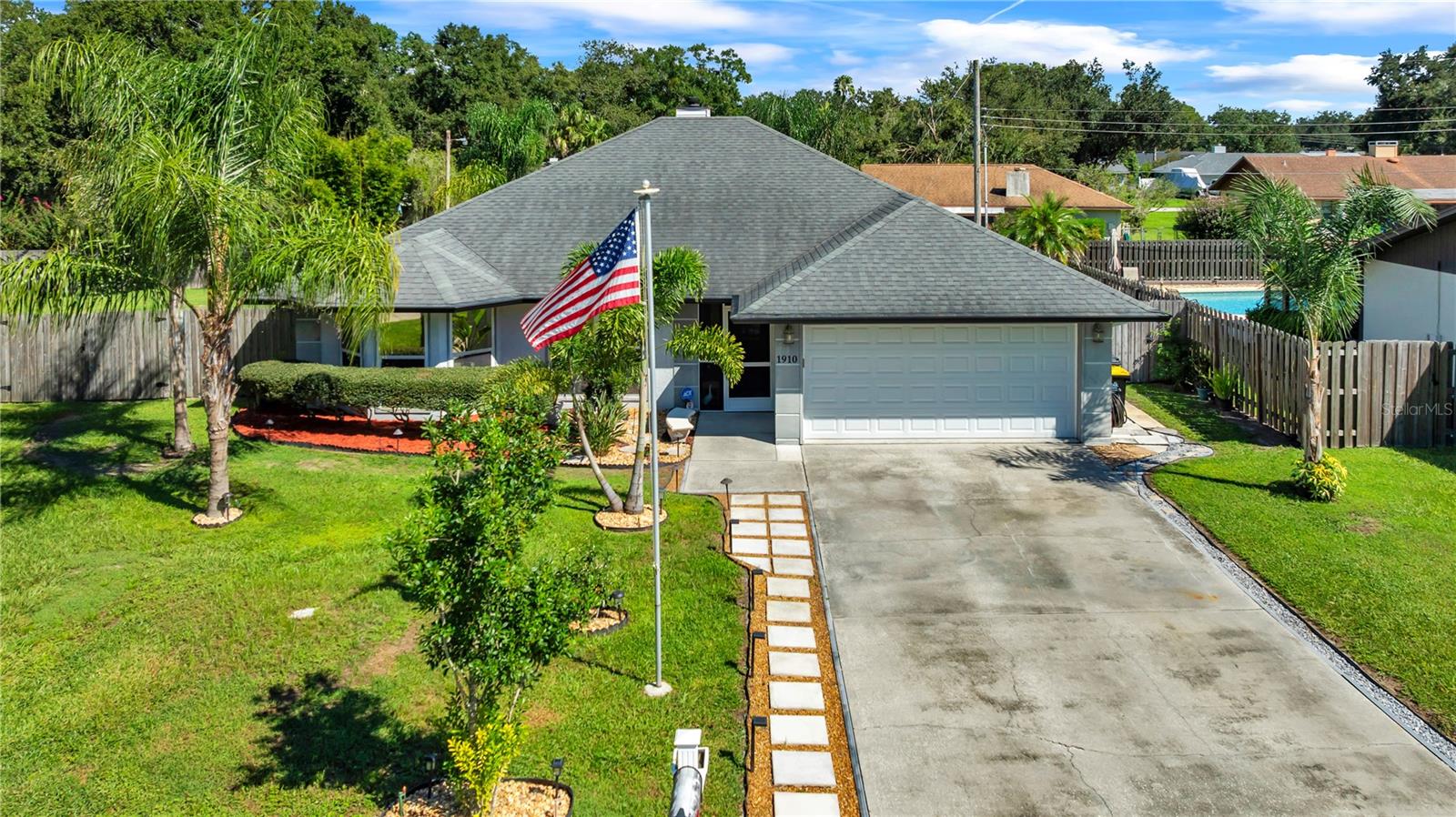 Photo of 1910 HIGH GLEN COURT LAKELAND FL 33813