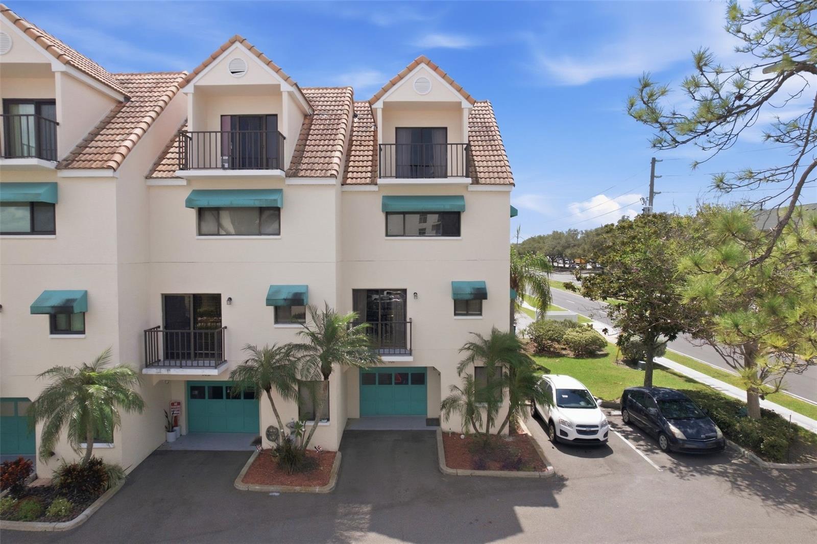 Photo of 325 ISLAND WAY #101 CLEARWATER BEACH FL 33767