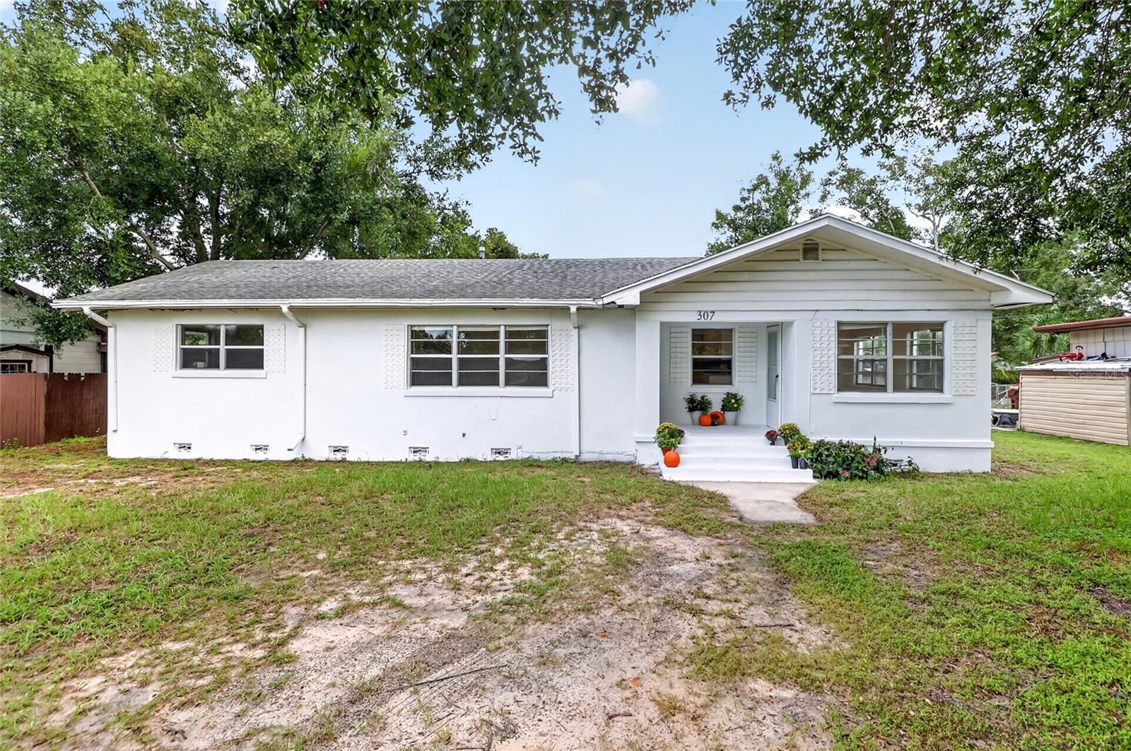 Photo of 307 STEEDLY AVENUE LAKE WALES FL 33853