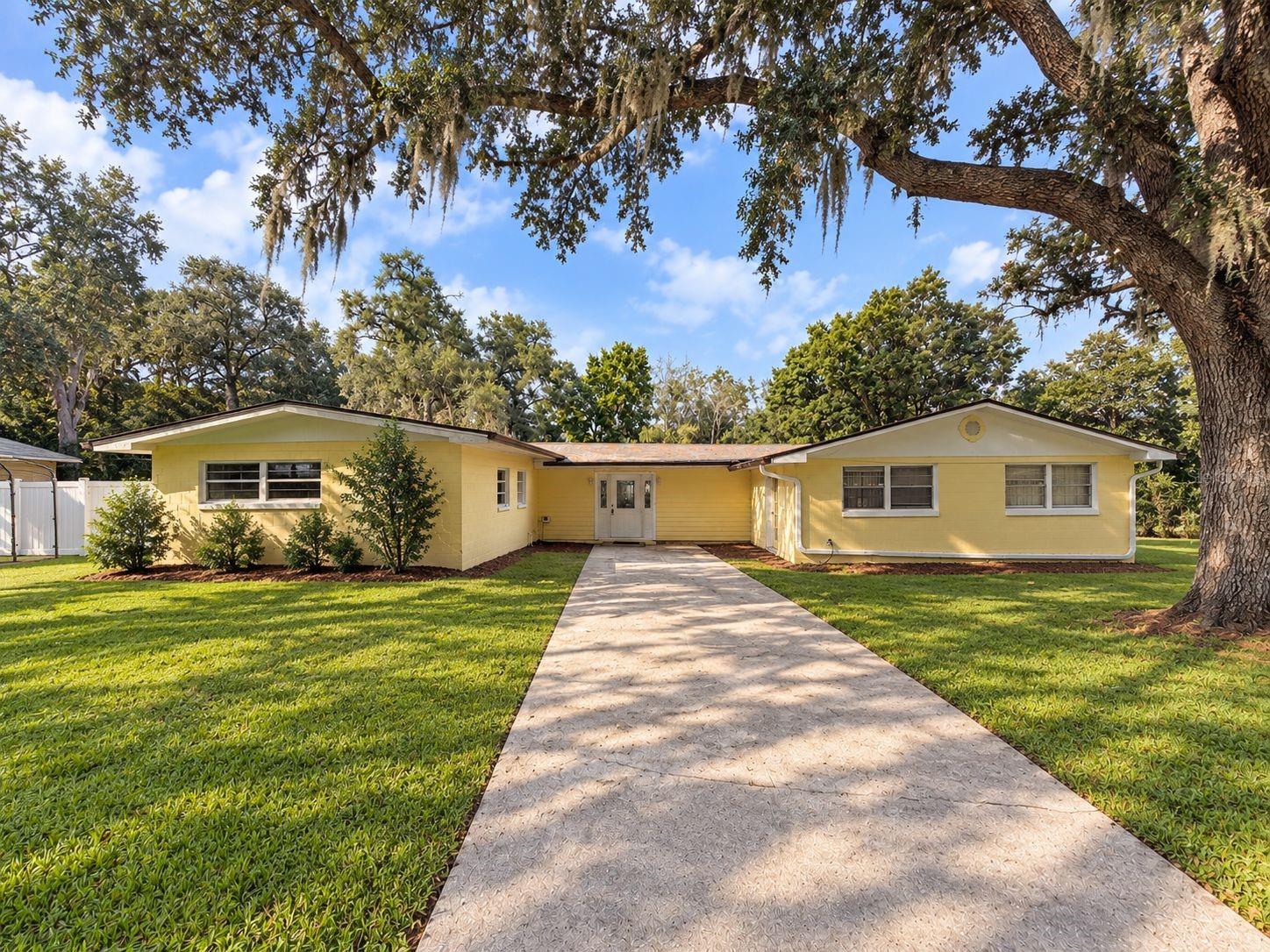 Photo of 2508 STOER ISLAND DRIVE LEESBURG FL 34748