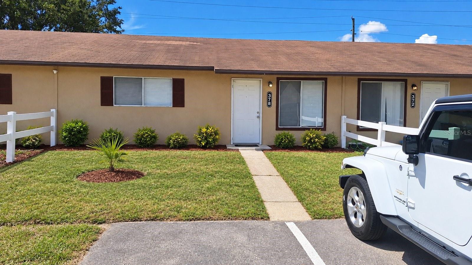 Photo of 378 W ROSEWOOD LANE #378 TAVARES FL 32778