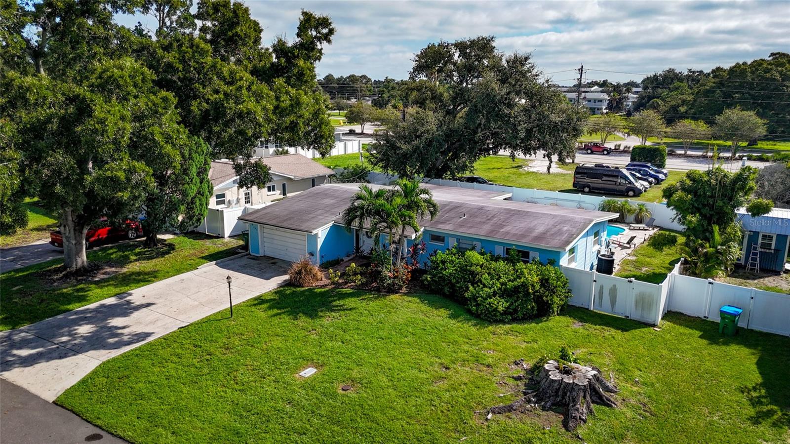Photo of 8465 RIDGEWOOD CIRCLE SEMINOLE FL 33772
