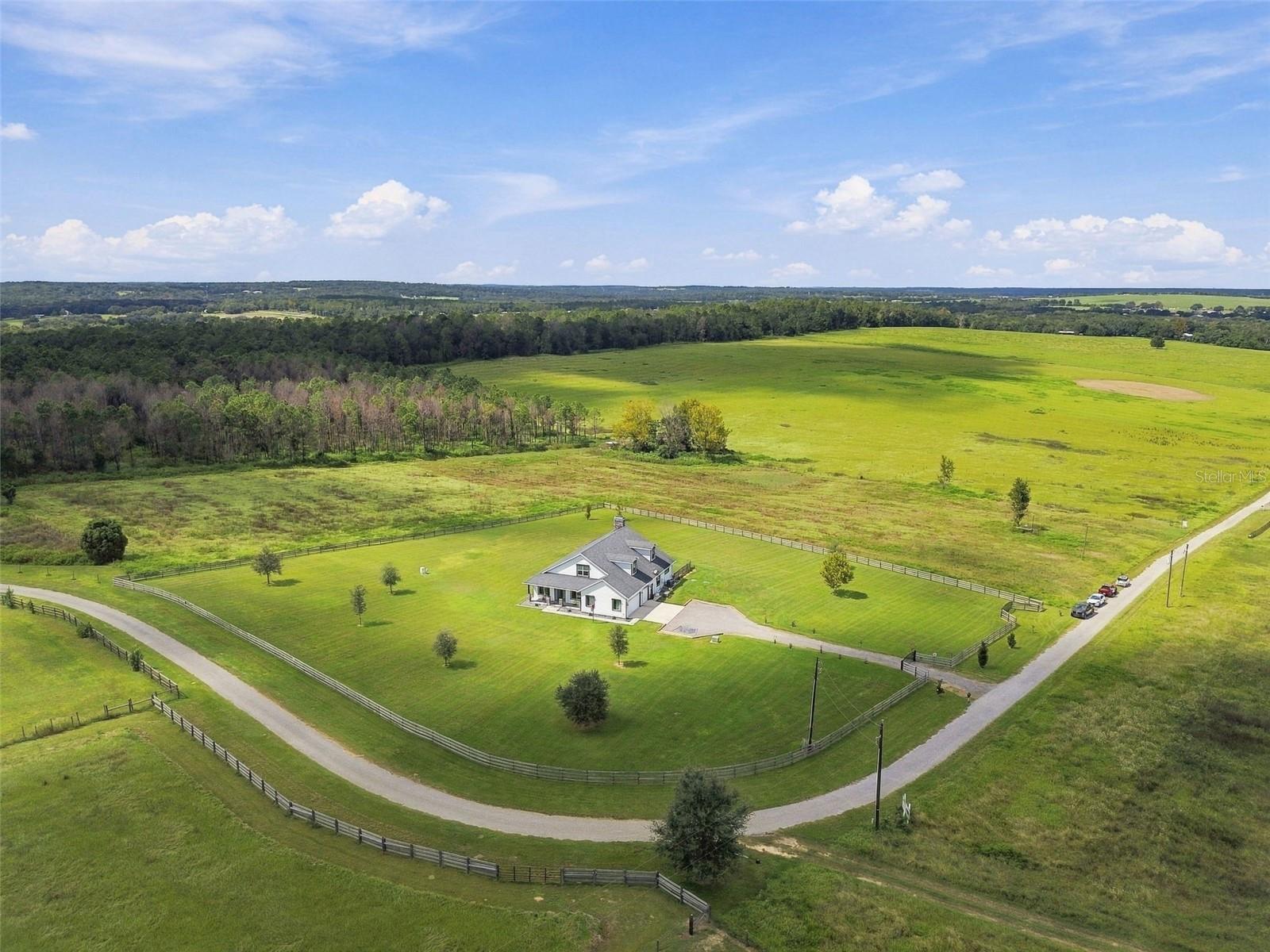 Photo of 16705 HILLTOP HORIZONS PLACE DADE CITY FL 33523