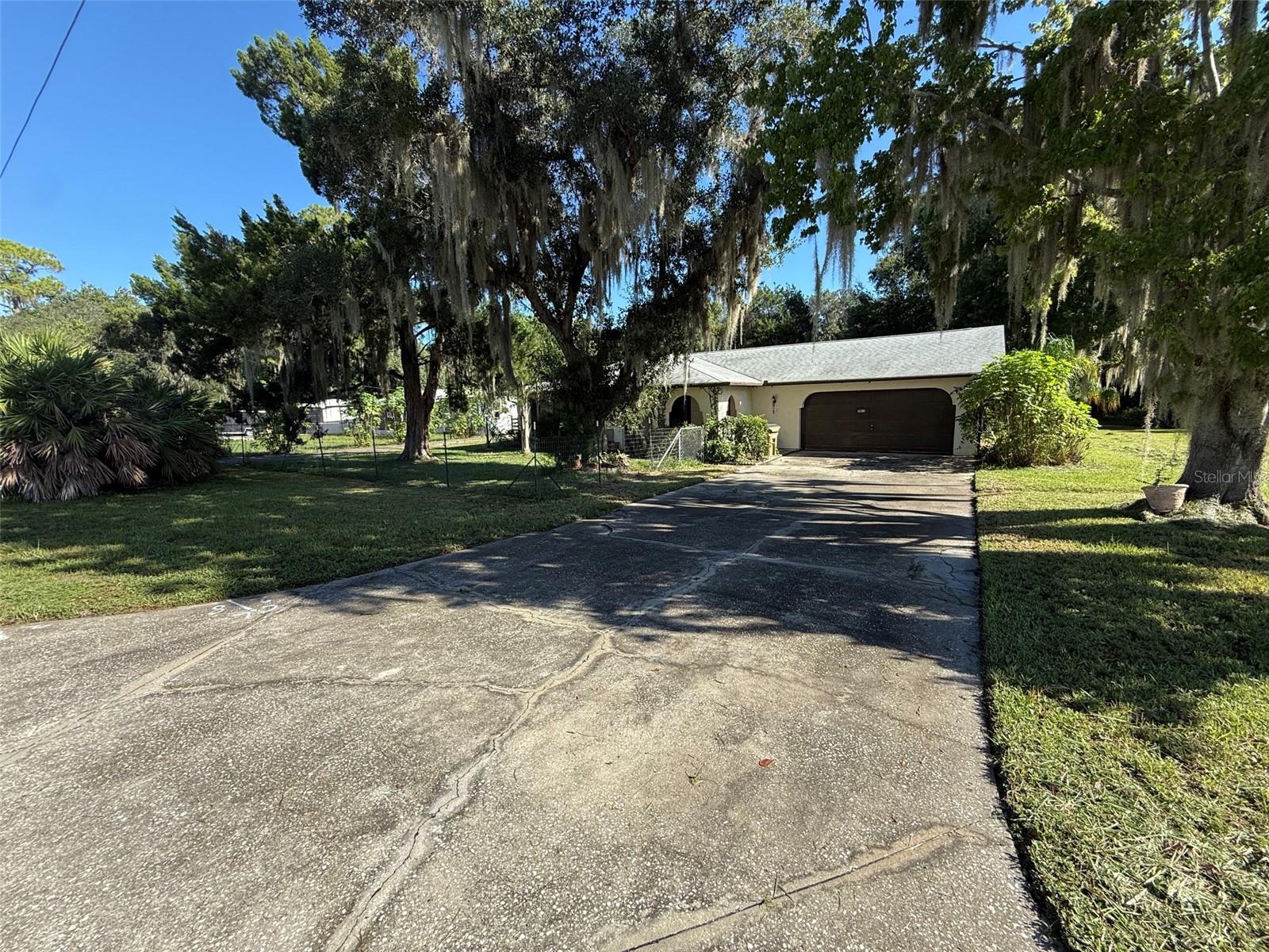 Photo of 11813 OCKLAWAHA DRIVE LEESBURG FL 34788