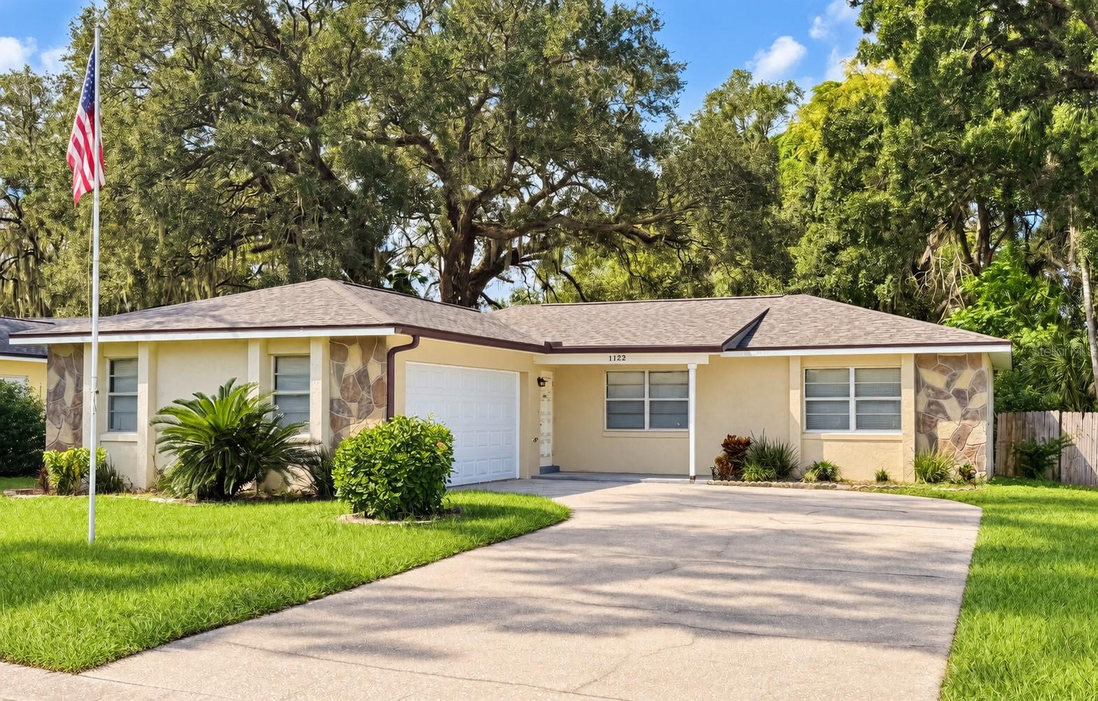 Photo of 1122 ESTATEWOOD DRIVE BRANDON FL 33510