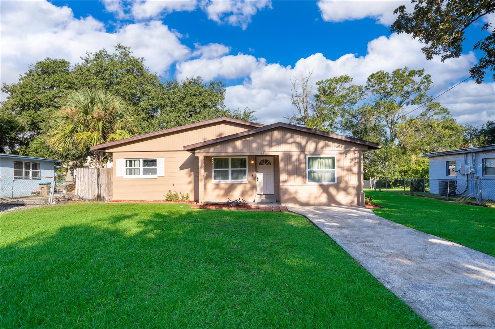 Photo of 168 COUNTRY CLUB CIRCLE SANFORD FL 32771