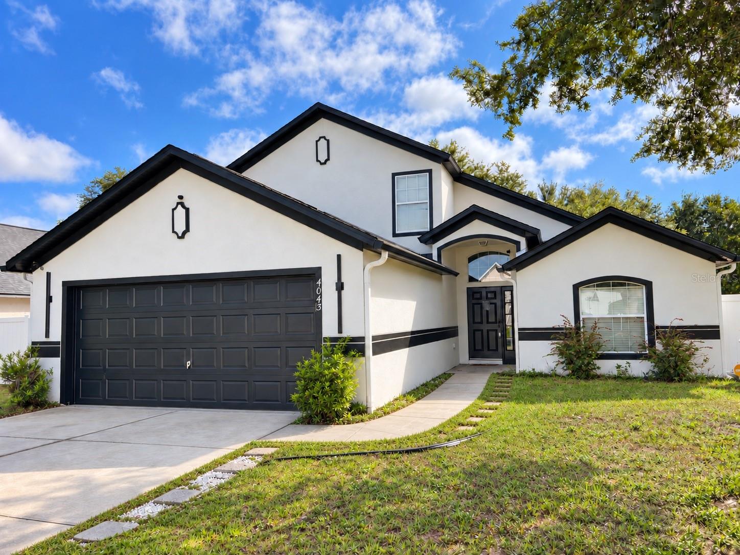 Photo of 4043 WALTHAM FOREST DRIVE TAVARES FL 32778