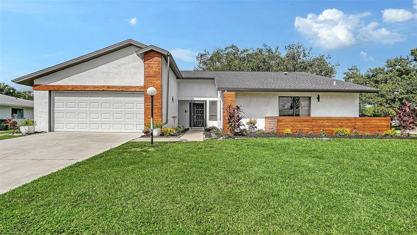 Photo of 5744 AUGUSTA CIRCLE SARASOTA FL 34238