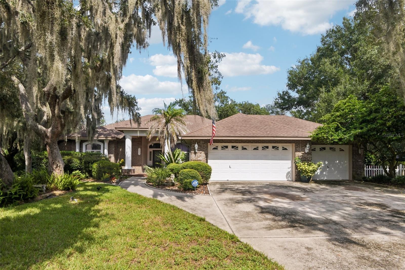 Photo of 3503 OAK CLUB COURT PLANT CITY FL 33566