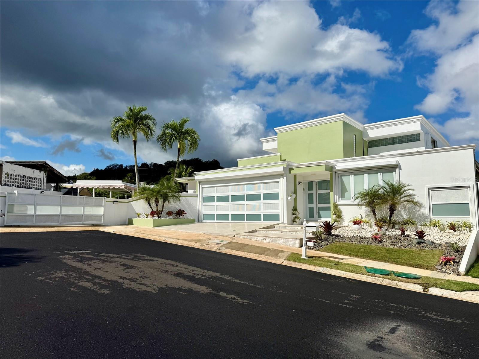 Photo of MANSIONES REALES FELIPE PRIMERO #E1 GUAYNABO PR 00969