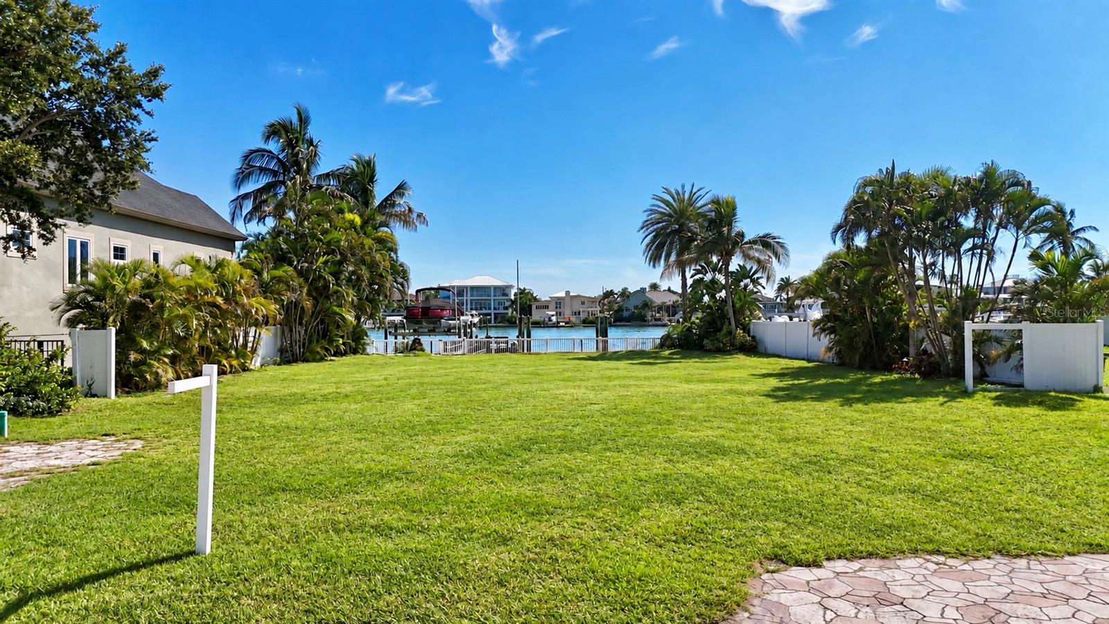 Photo of 41 N PINE CIRCLE BELLEAIR FL 33756