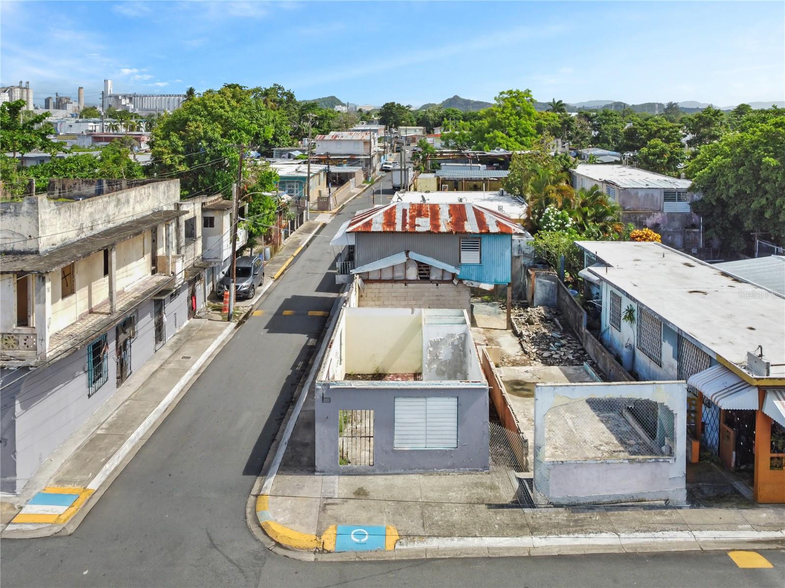 Photo of 20 AMPARO CATANO PR 00962