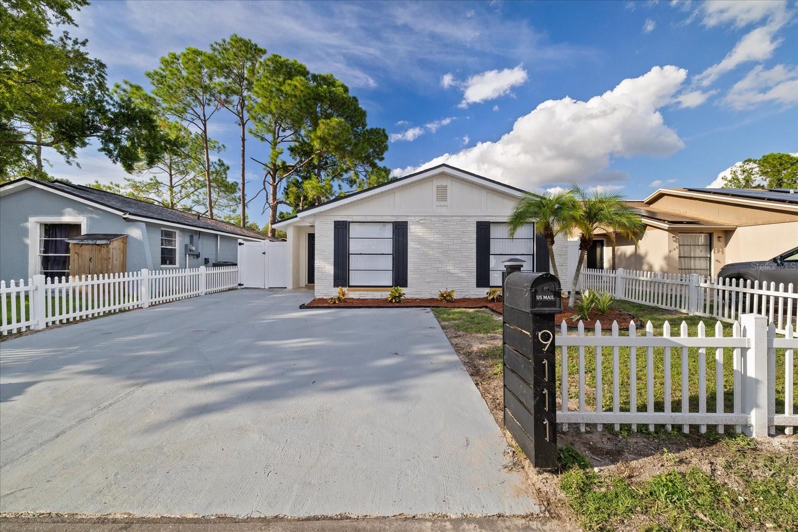 Photo of 9111 SUFFIELD COURT TAMPA FL 33615