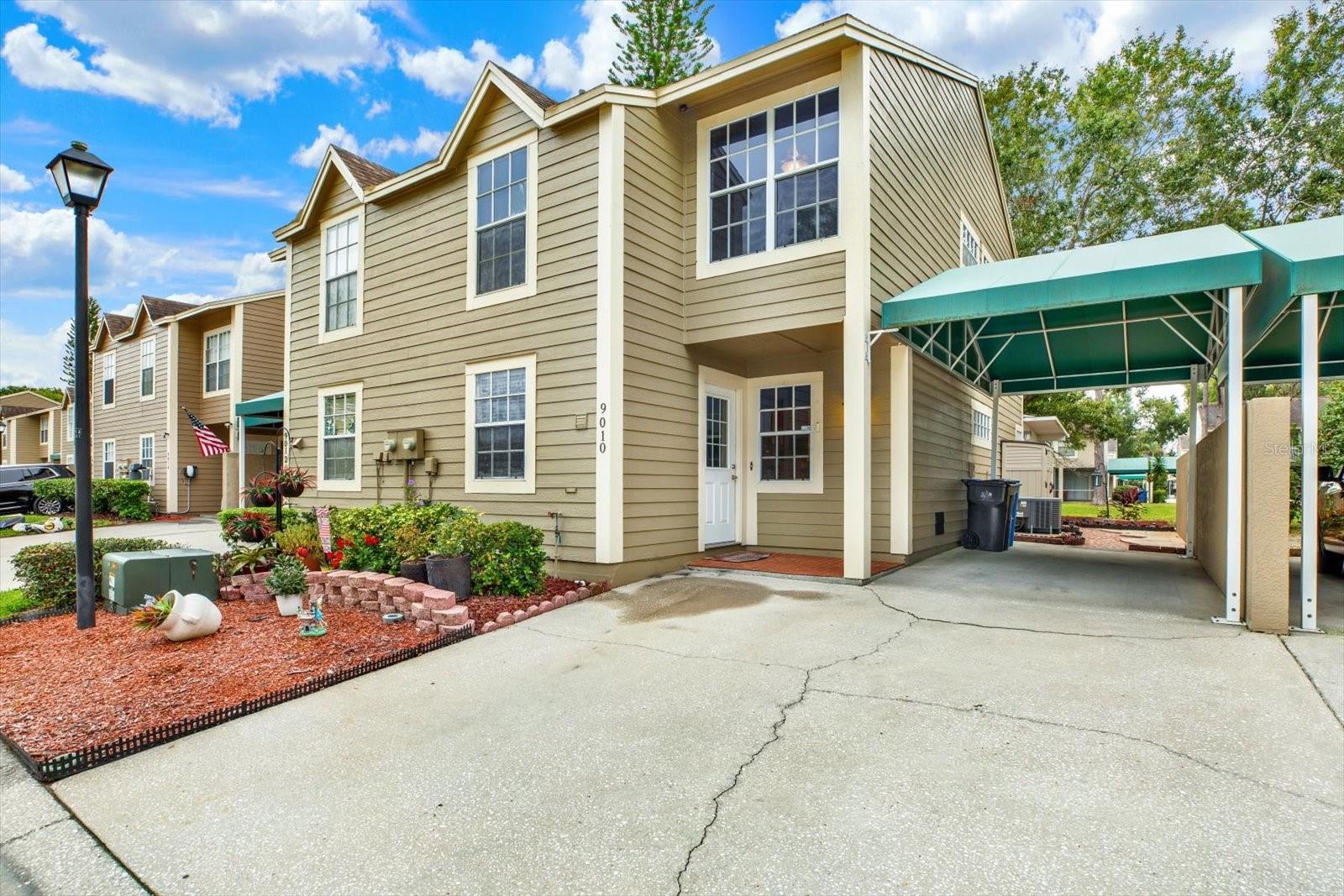 Photo of 9010 LAKE PLACE LANE #9010 TAMPA FL 33634